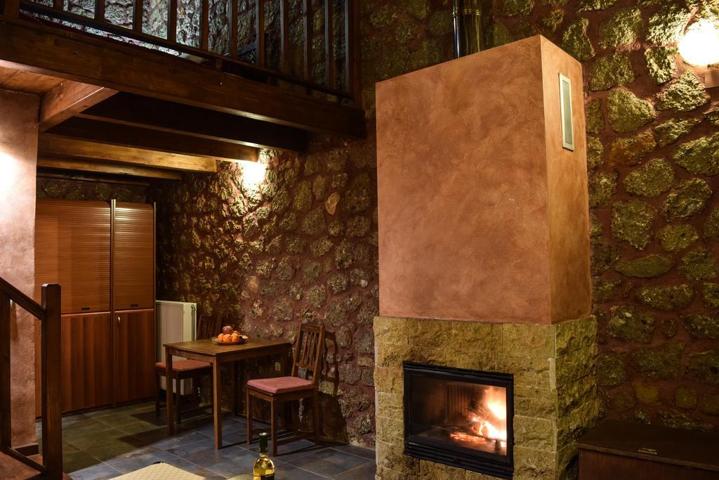 Paliokastro Guesthouse Synikia Mesi Trikalon Ruang foto